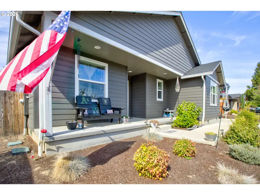 623 SE Garden Way Dr, Winston, OR 97496 - #2