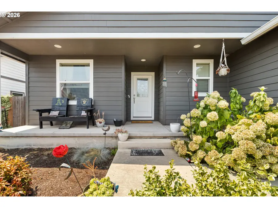 623 SE Garden Way Dr, Winston, OR 97496 - #3