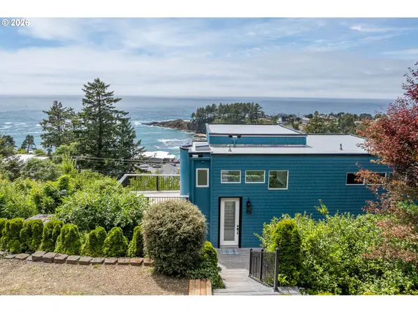 315 NE Vista Terrace Ave, DepoeBay, OR 97341