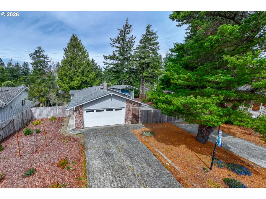 2265 24th St, Florence, OR 97439 - #2