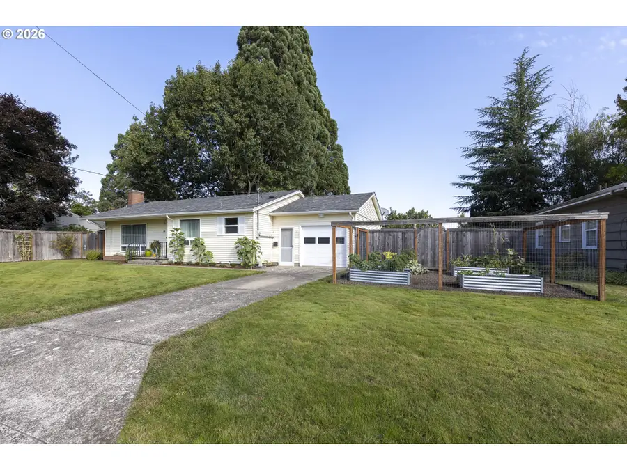 627 NW 16th St, McMinnville, OR 97128 - #2