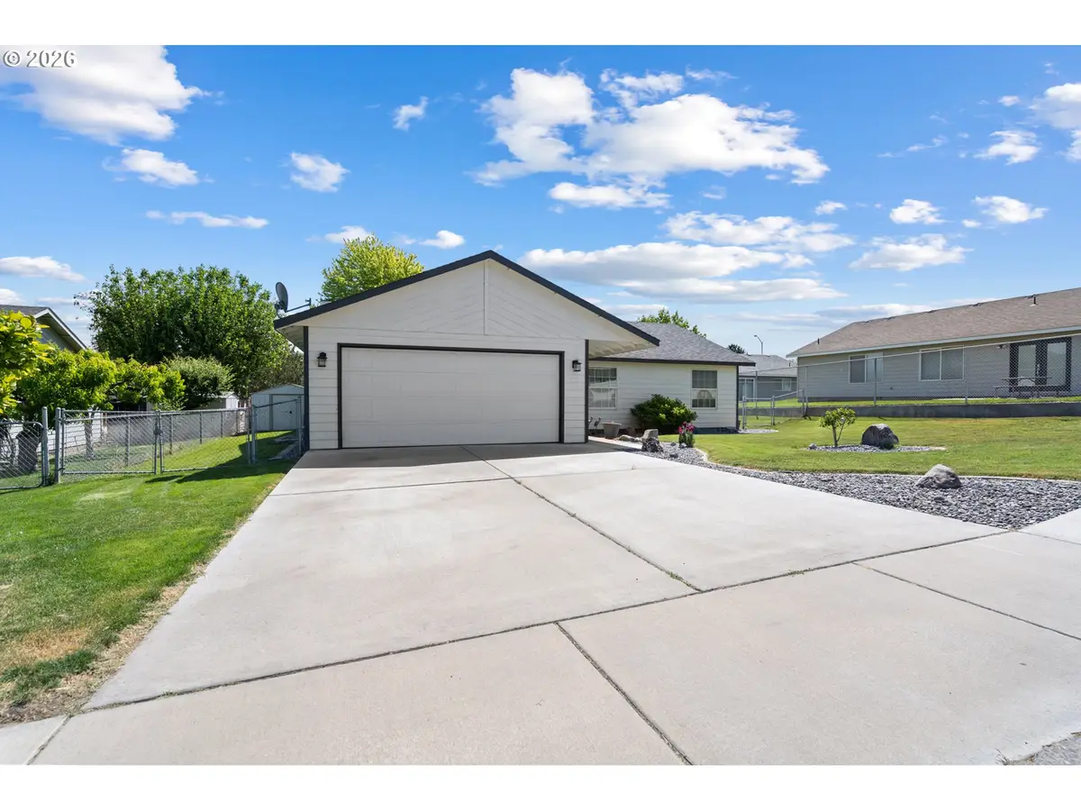 317 SW 13th Pl, Hermiston, OR 97838 - #1
