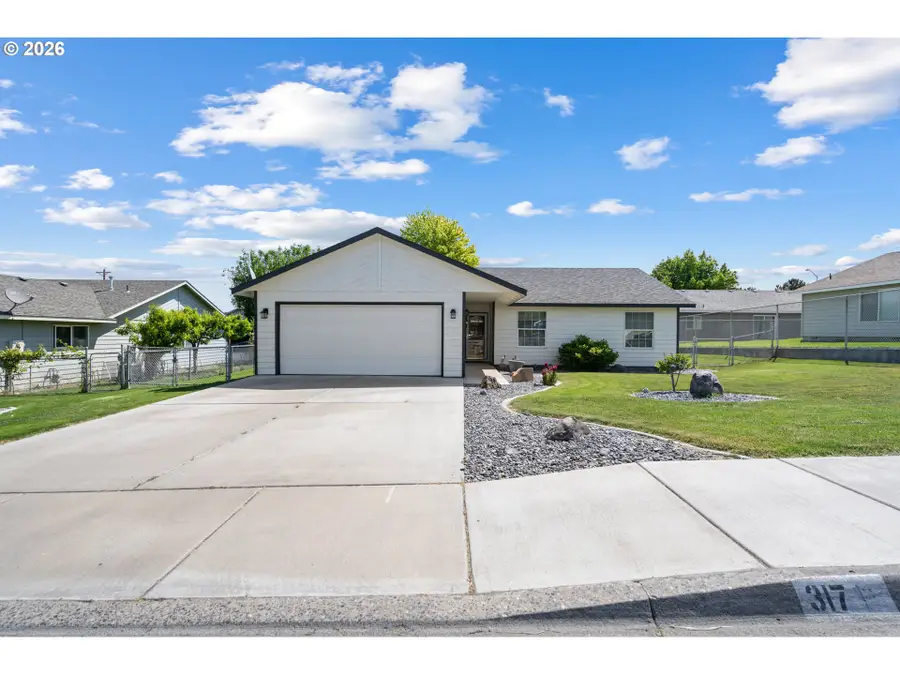 317 SW 13th Pl, Hermiston, OR 97838 - #2