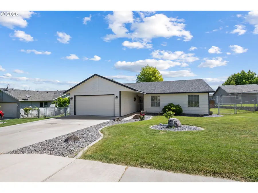 317 SW 13th Pl, Hermiston, OR 97838 - #3