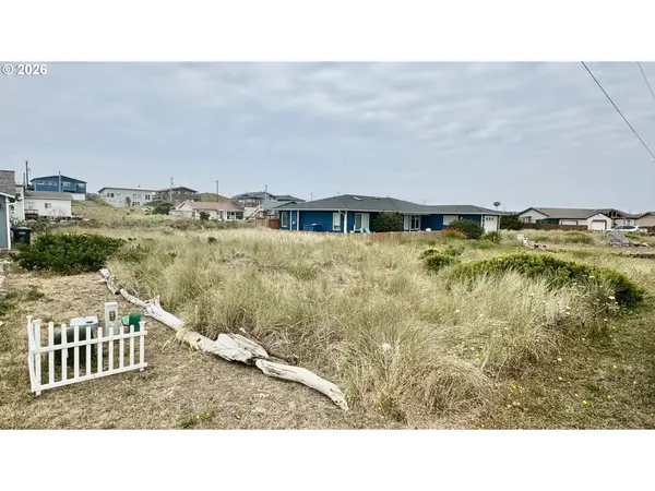 1945 NW Admiralty Cir, Waldport, OR 97394
