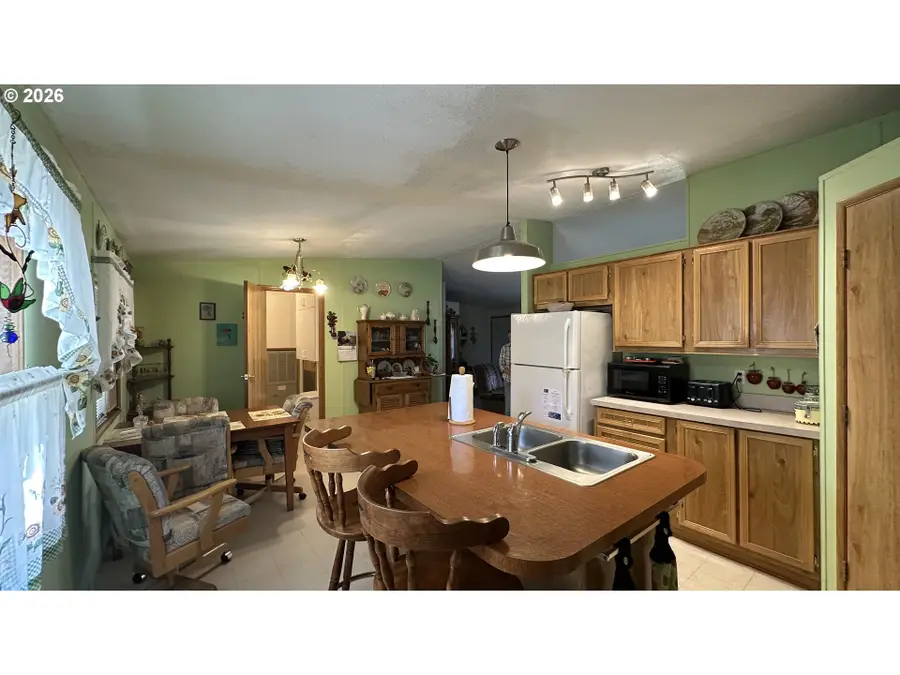 704 S Jefferson St, Condon, OR 97823 - #3