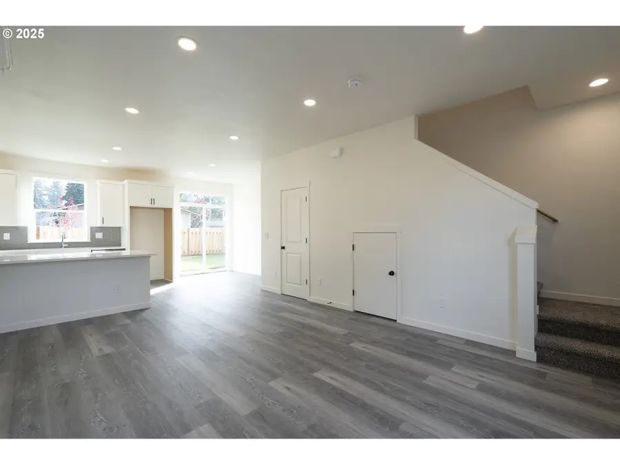 14718 SE Powell Blvd, Portland, OR 97236 - Image #3