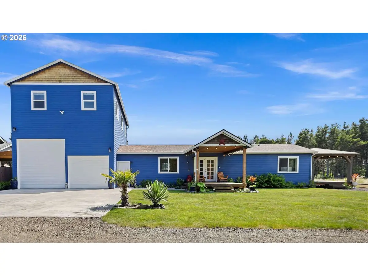 205 9th St, Long Beach, WA 98631 - #1
