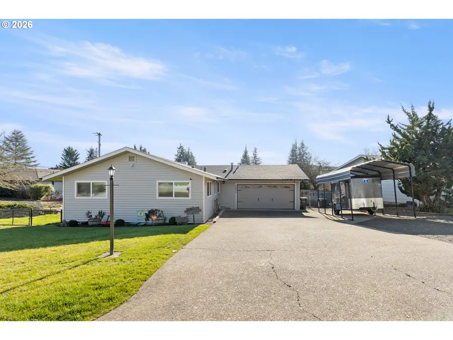 2025 NW Delridge Ave, Roseburg, OR 97471 - Image #3