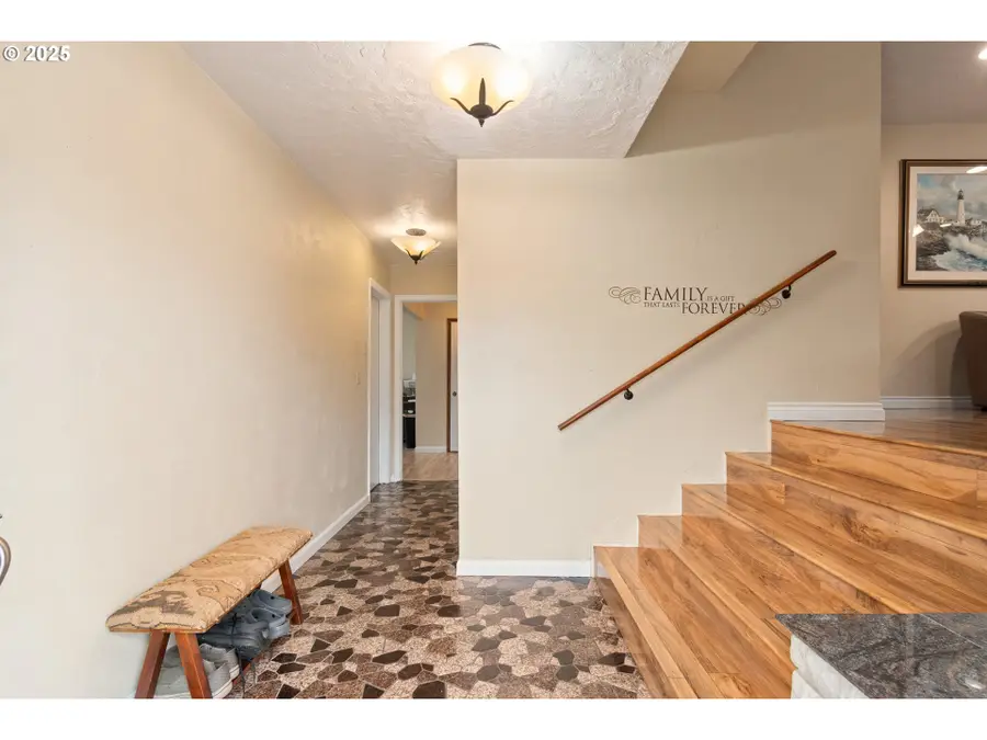 2746 Harlow Rd, Eugene, OR 97401 - #2