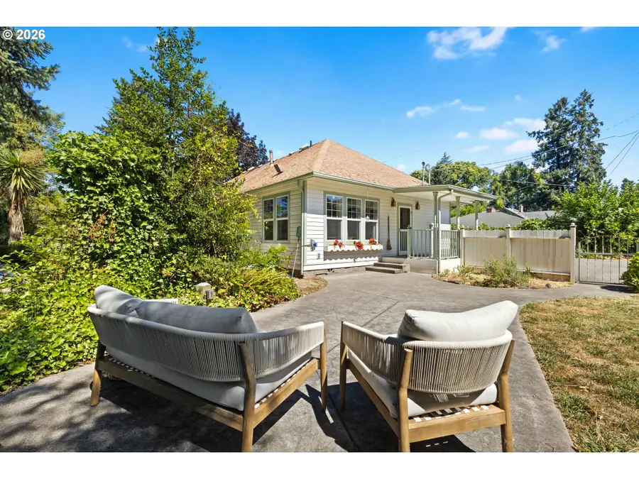 817 W Old Melrose Rd, Roseburg, OR 97471 - #2