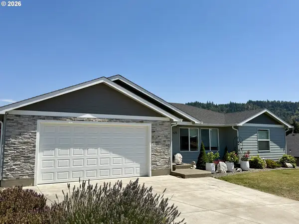 675 SE Brush Ct, Winston, OR 97496