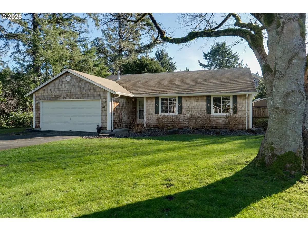 641 6th St, Gearhart, OR 97138 - #1