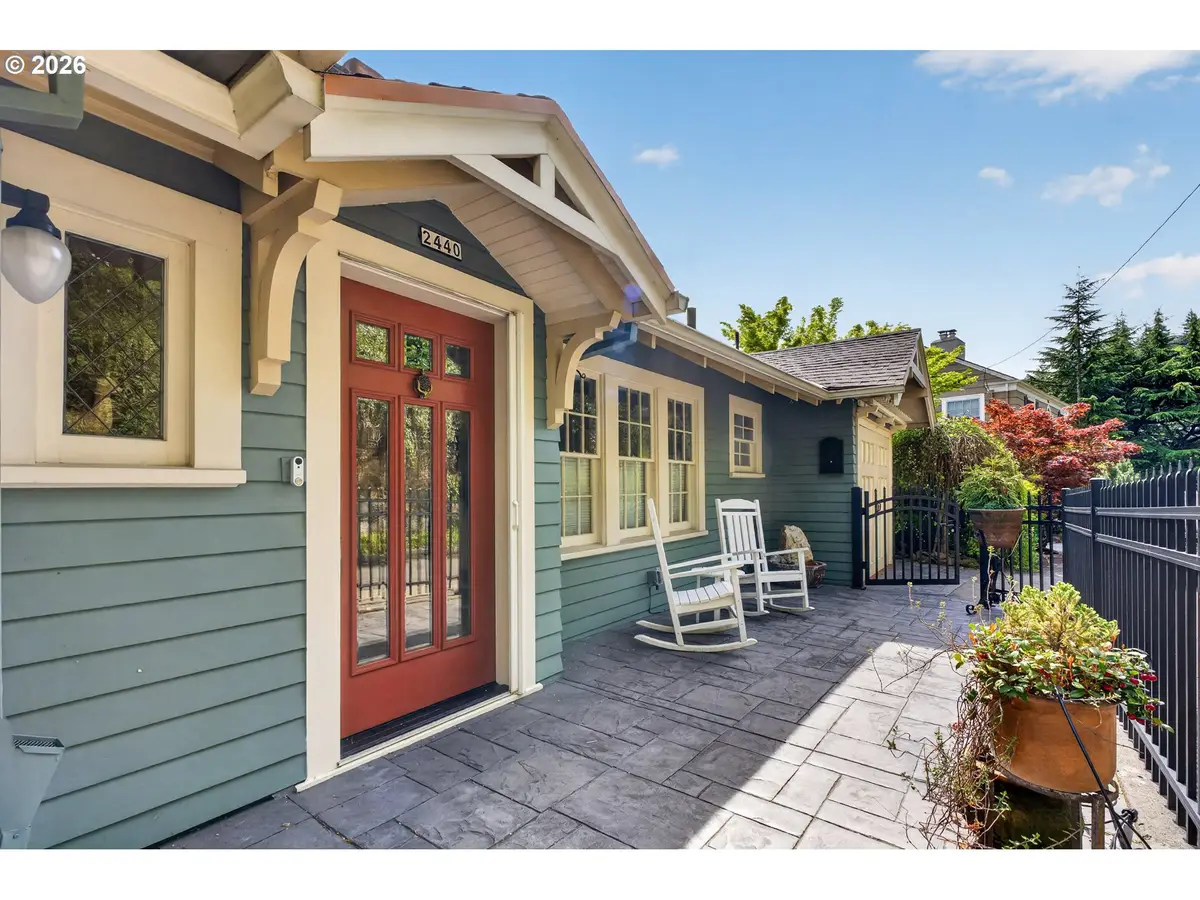 2440 SW Hoffman Ave, Portland, OR 97201 - #1