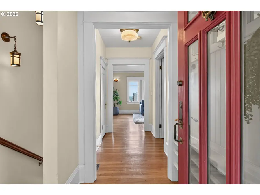 2440 SW Hoffman Ave, Portland, OR 97201 - #2