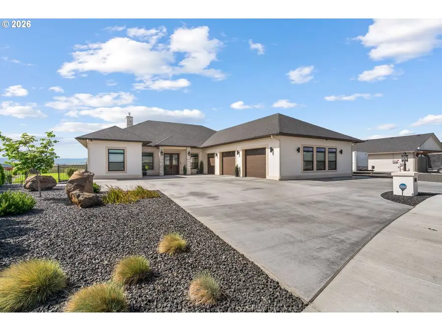 2106 SW Tahoe Ave, Pendleton, OR 97801 - #2