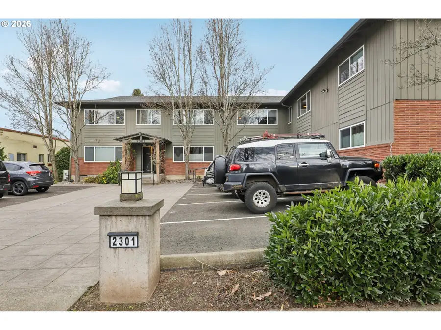 2301 SE Caruthers St, Portland, OR 97214 - Image #2