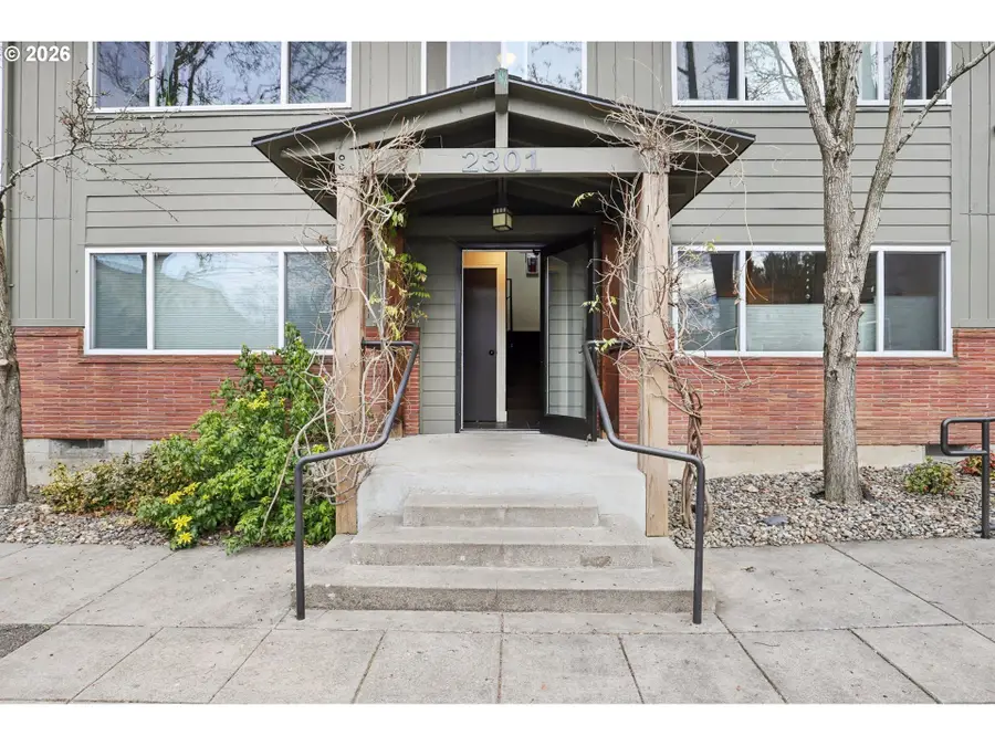 2301 SE Caruthers St, Portland, OR 97214 - Image #3
