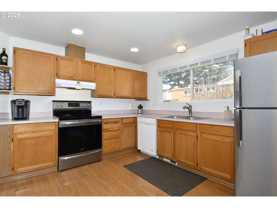 762 2nd St, Woodland, WA 98674 - #2