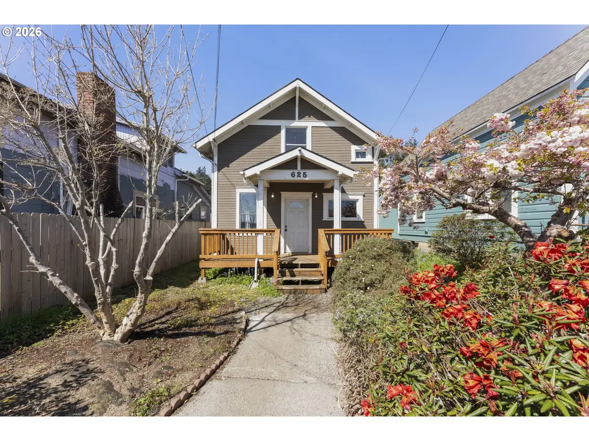 625 S 9th St, Coos Bay, OR 97420 - #1