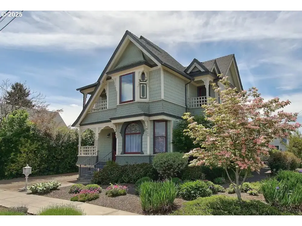 206 NE 10th St, McMinnville, OR 97128 - #1