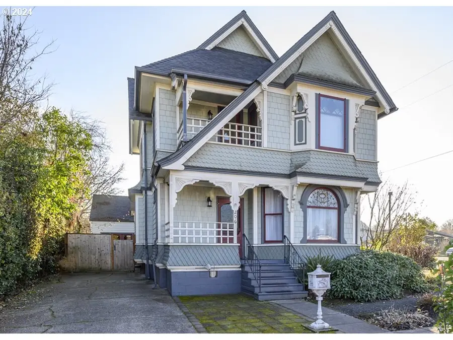 206 NE 10th St, McMinnville, OR 97128 - #2
