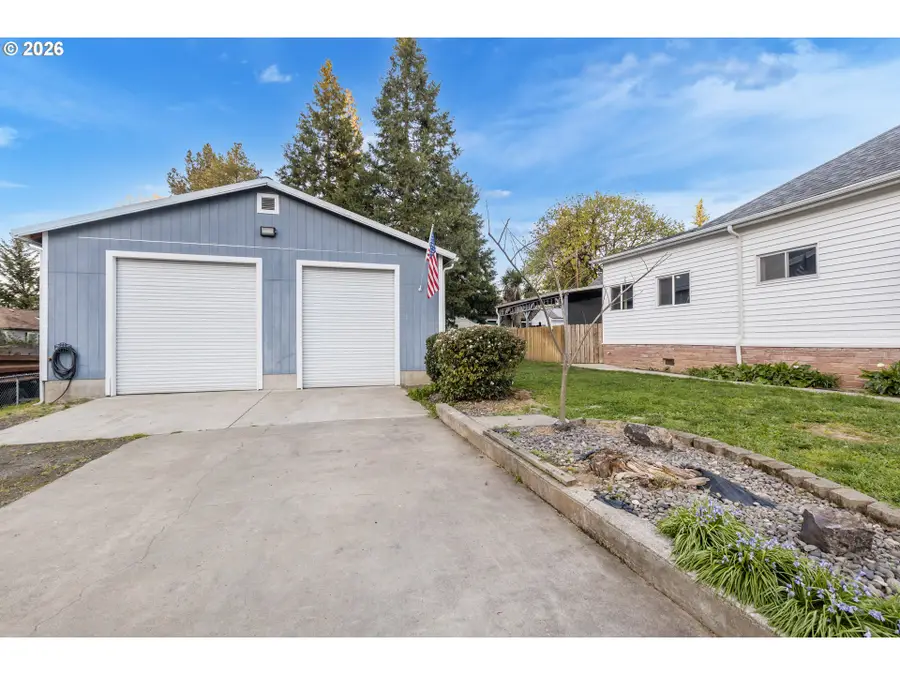 148 SE Houck Ave, Roseburg, OR 97470 - #2