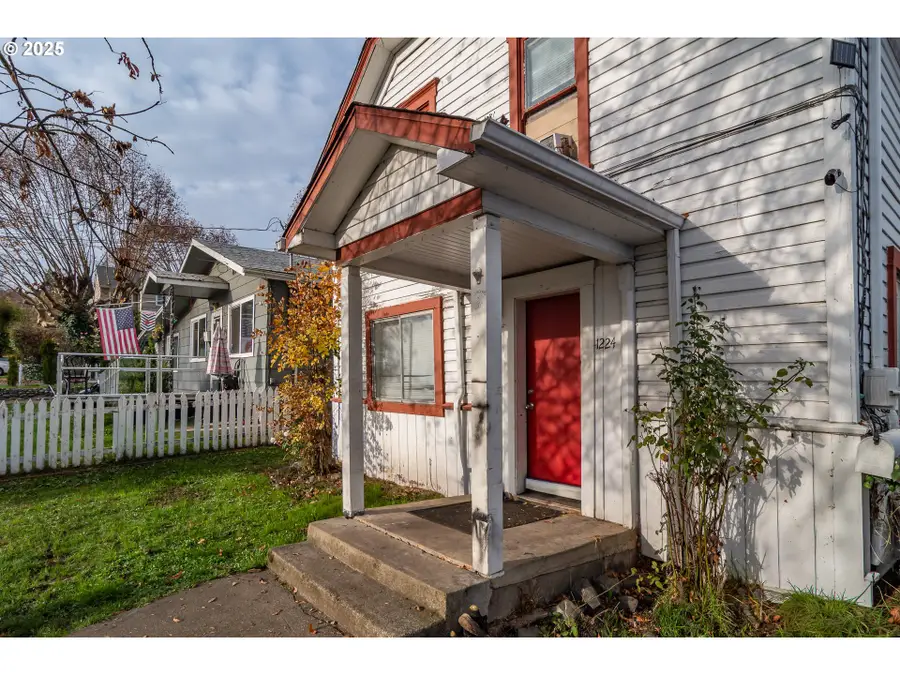 1224 NE Freemont Ave, Roseburg, OR 97470 - Image #2