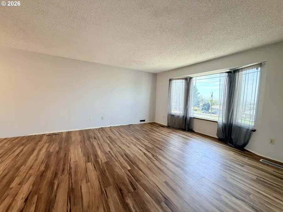 26 NE Nelson Dr, Pendleton, OR 97801 - #3