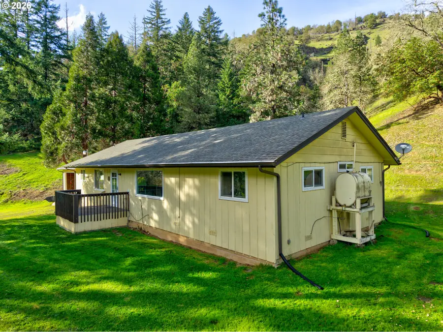 1386 Richardson Rd, Myrtle Creek Riddle, OR 97457 - #3