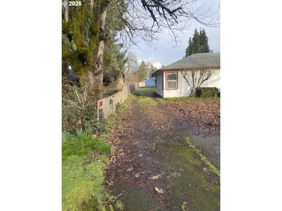 2055 Devos St, Eugene, OR 97402 - #3