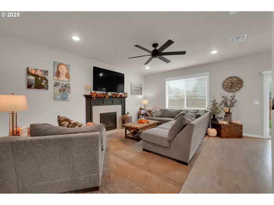 841 Pebble St, Brownsville, OR 97327 - Image #3