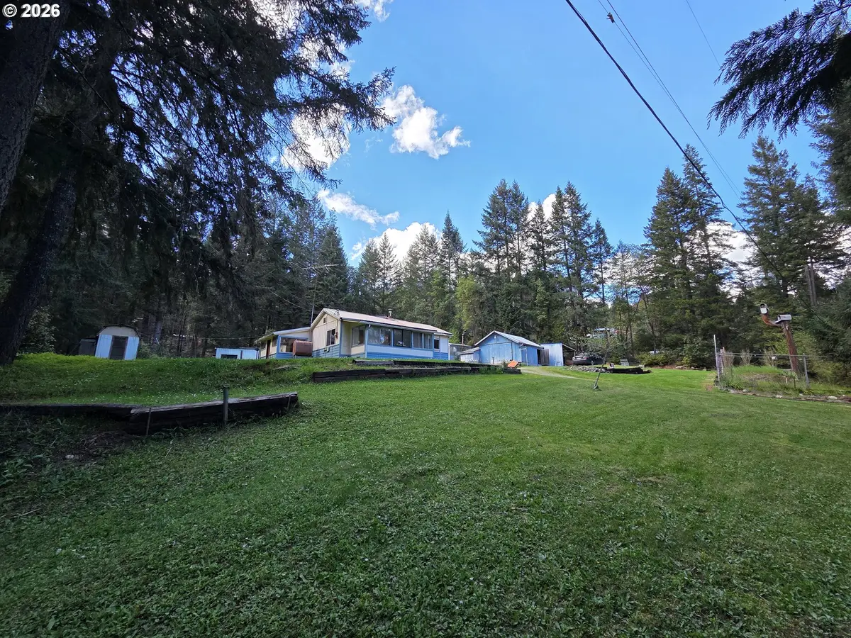 195 Section Creek Rd, Glendale, OR 97442 - #1