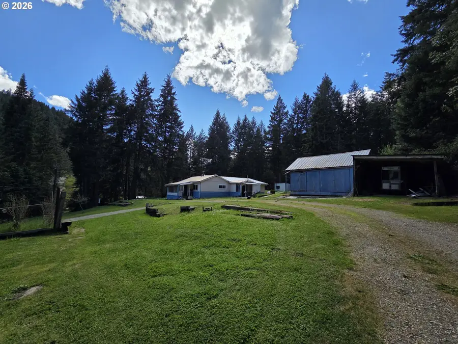 195 Section Creek Rd, Glendale, OR 97442 - #3