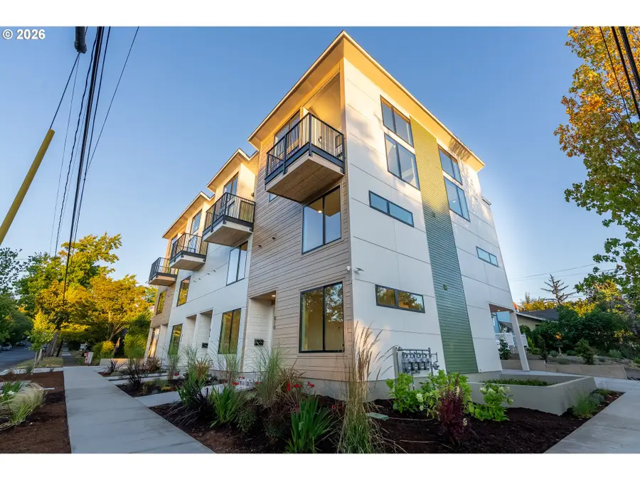 818 E 22nd Ave, Eugene, OR 97405 - #2