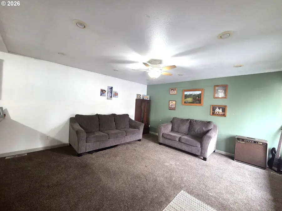 2012 Cove Ave, La Grande, OR 97850 - #2