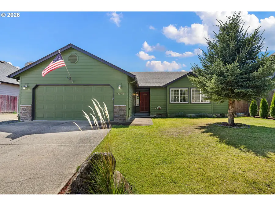 1075 Bradshaw Ln, Creswell, OR 97426 - #2