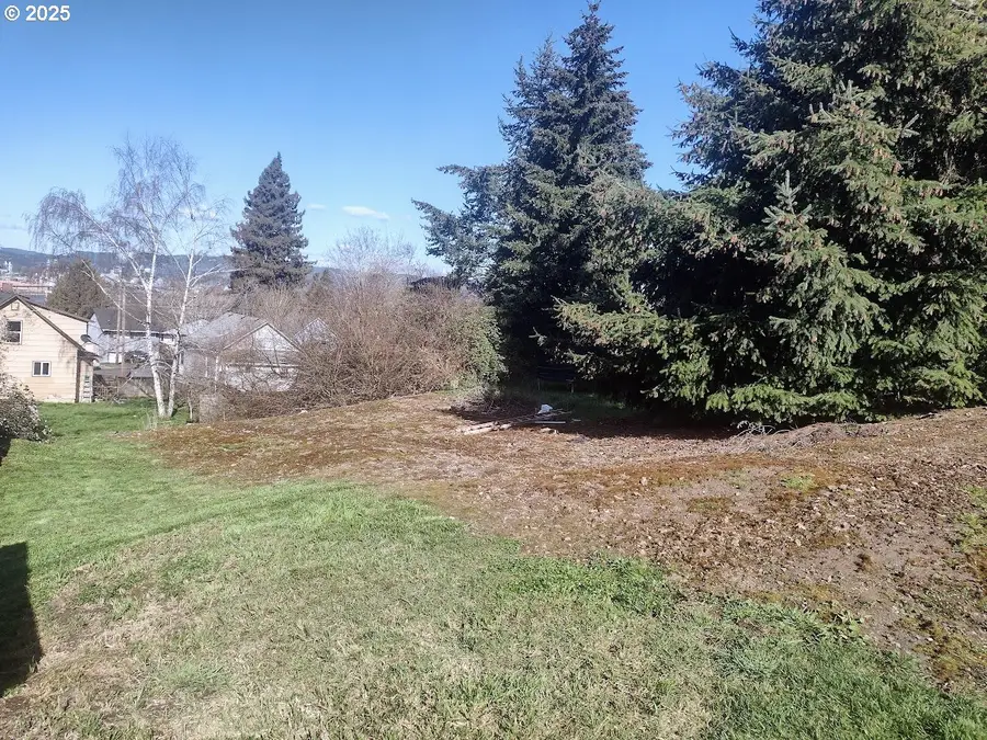 411 E E St, Rainier, OR 97048 - #2
