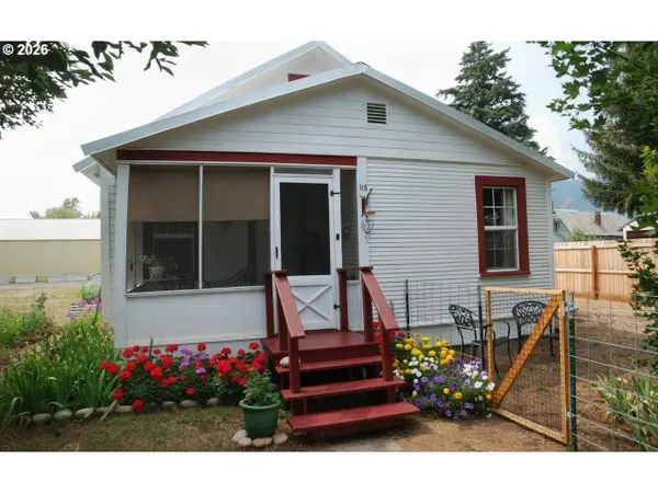 115 Bell St W, Halfway, OR 97834