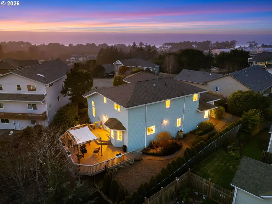 260 NE 71st Pl, Newport, OR 97365 - #2