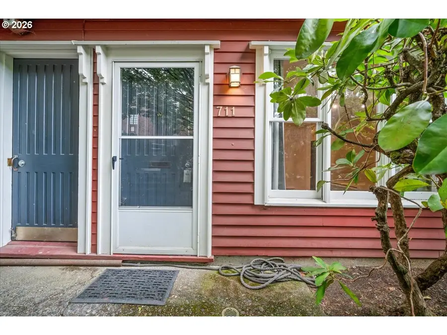 711 NW 20th Ave, Portland, OR 97209 - #3