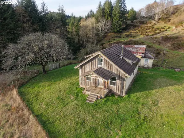 96312 Shutters Creek Ln, NorthBend, OR 97459