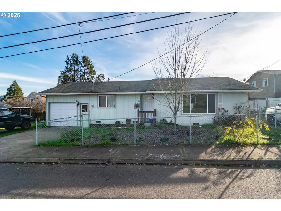 1785 NW Grove St, Roseburg, OR 97471 - Image #2