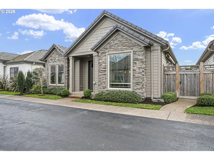 2072 Lakeland Way, Eugene, OR 97408 - #2