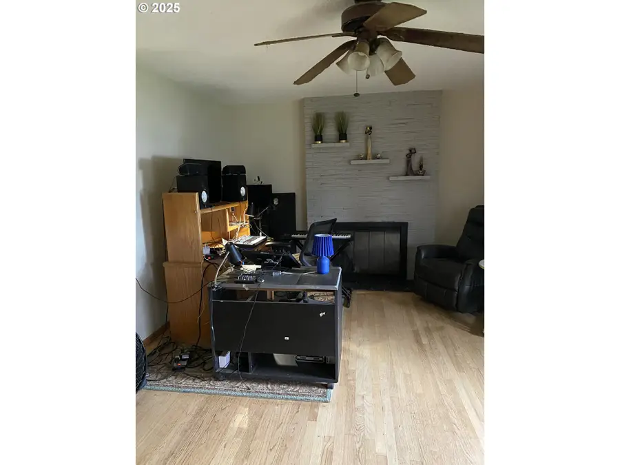 12720 SE Alder St, Portland, OR 97233 - Image #2