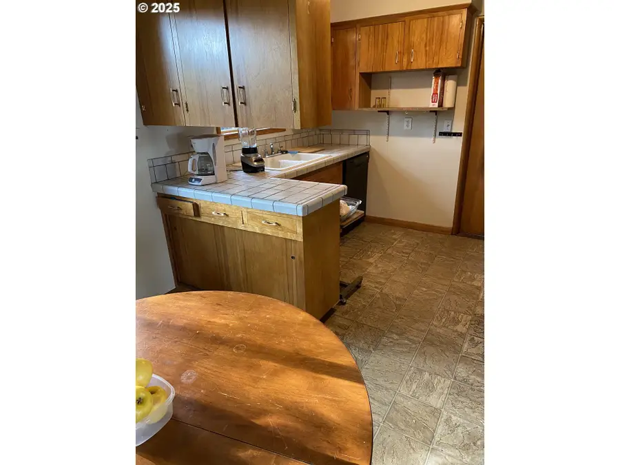 12720 SE Alder St, Portland, OR 97233 - Image #3