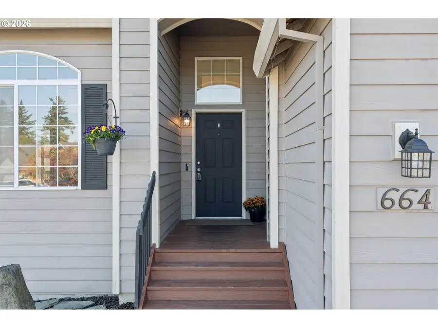 664 SE 10th St, Troutdale, OR 97060 - #3