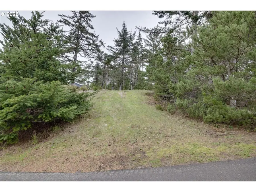 NW Lotus Lake Dr #4, Waldport, OR 97394 - #2