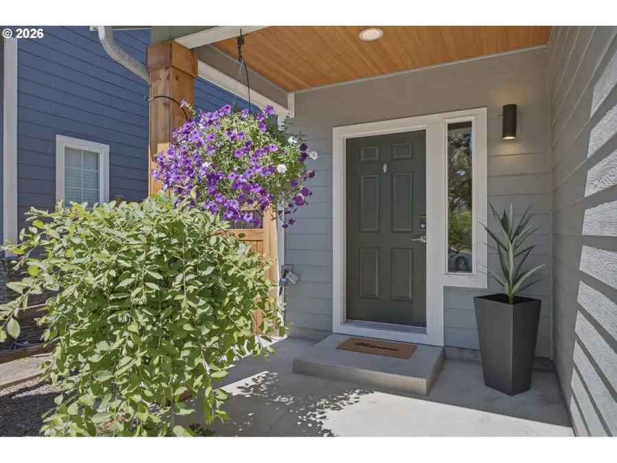 5535 Excaliber Ln, Eugene, OR 97402 - #3