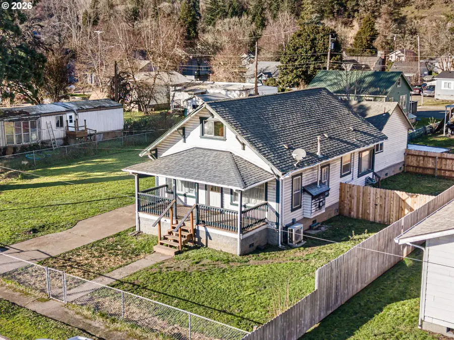 430 Division Ave, Drain, OR 97435 - #2